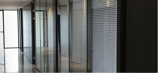 隔墻安裝整體效果符合《建筑裝飾裝修工程施工質量驗收規范》表*.*.*0的標準